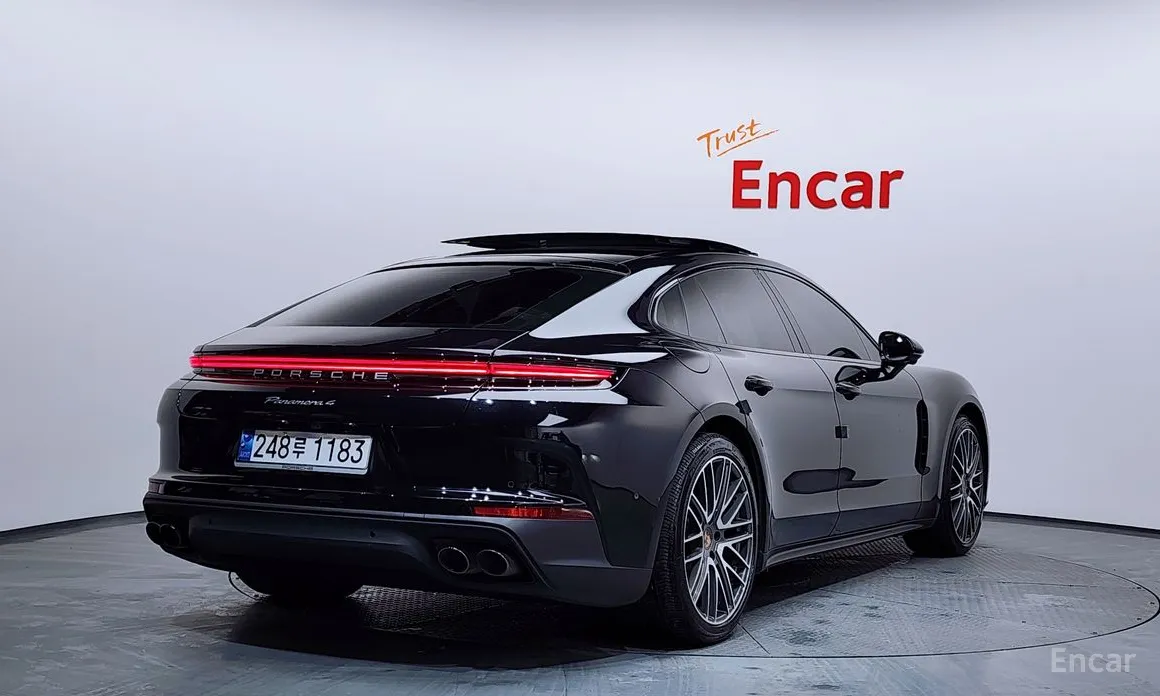 Фото 2 - Porsche Panamera