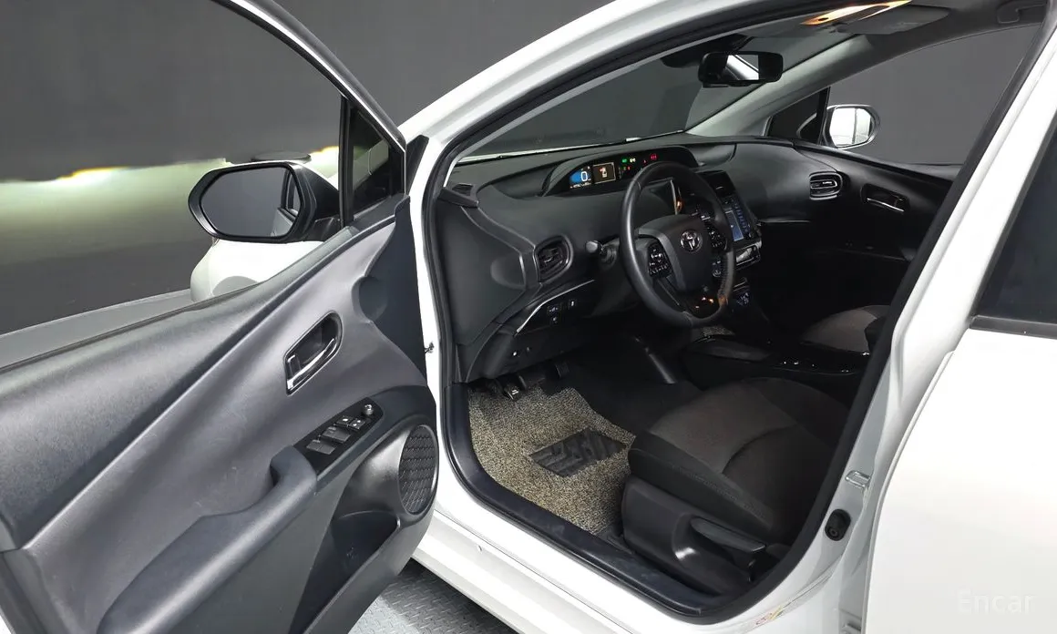 Фото 10 - Toyota Prius