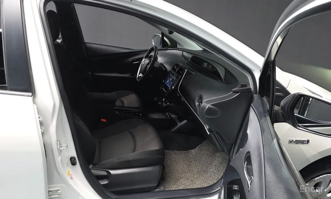 Фото 11 - Toyota Prius