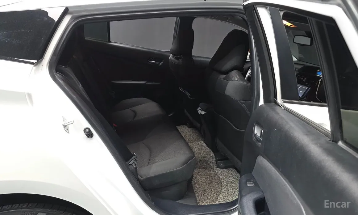 Фото 12 - Toyota Prius