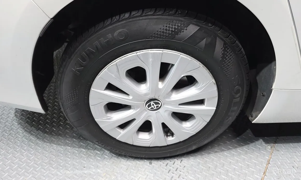 Фото 5 - Toyota Prius