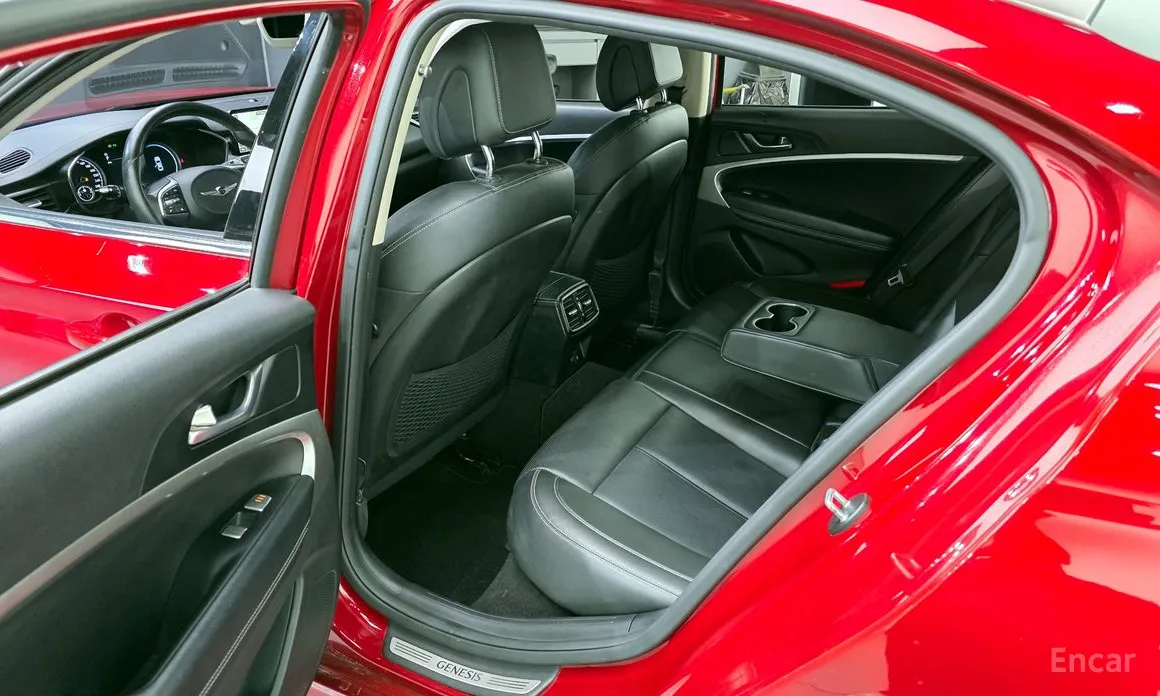 Фото 11 - Genesis G70