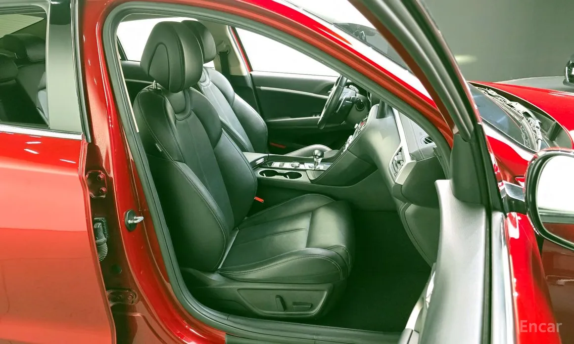 Фото 12 - Genesis G70