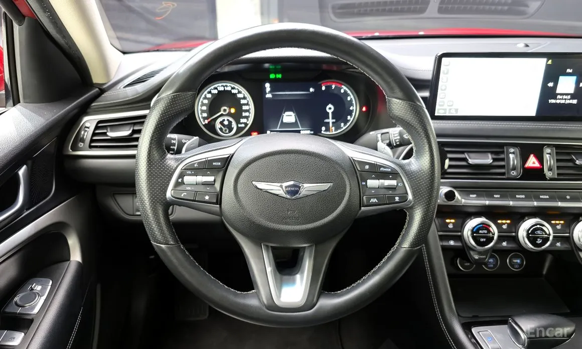 Фото 13 - Genesis G70