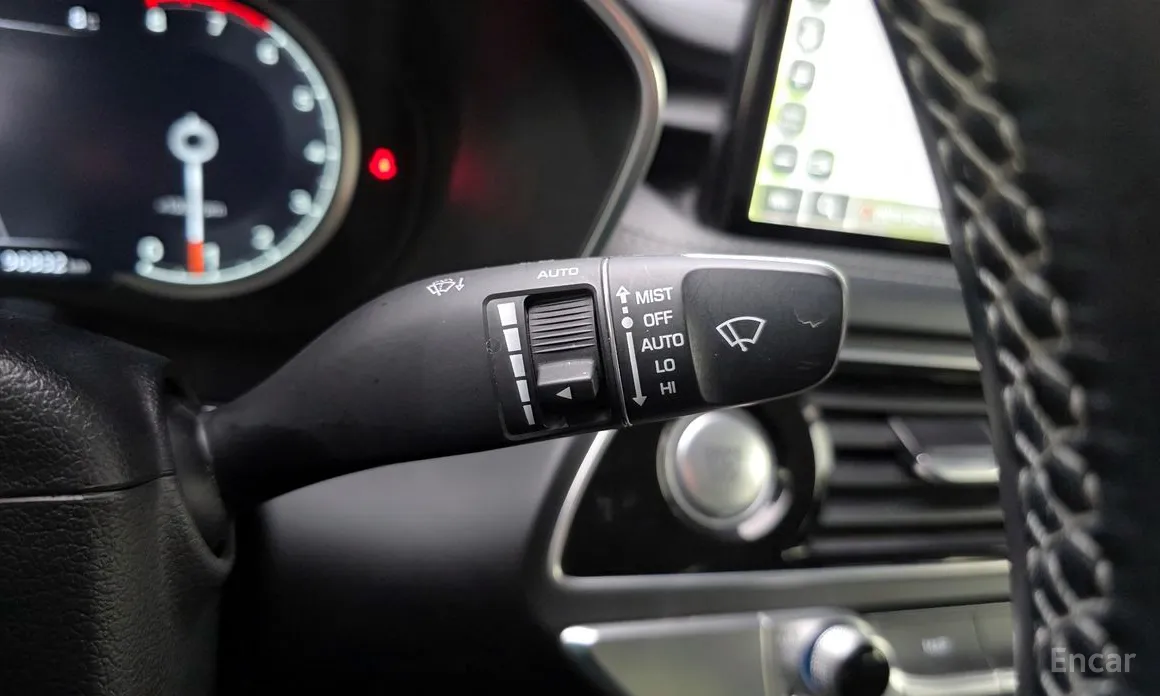 Фото 16 - Genesis G70