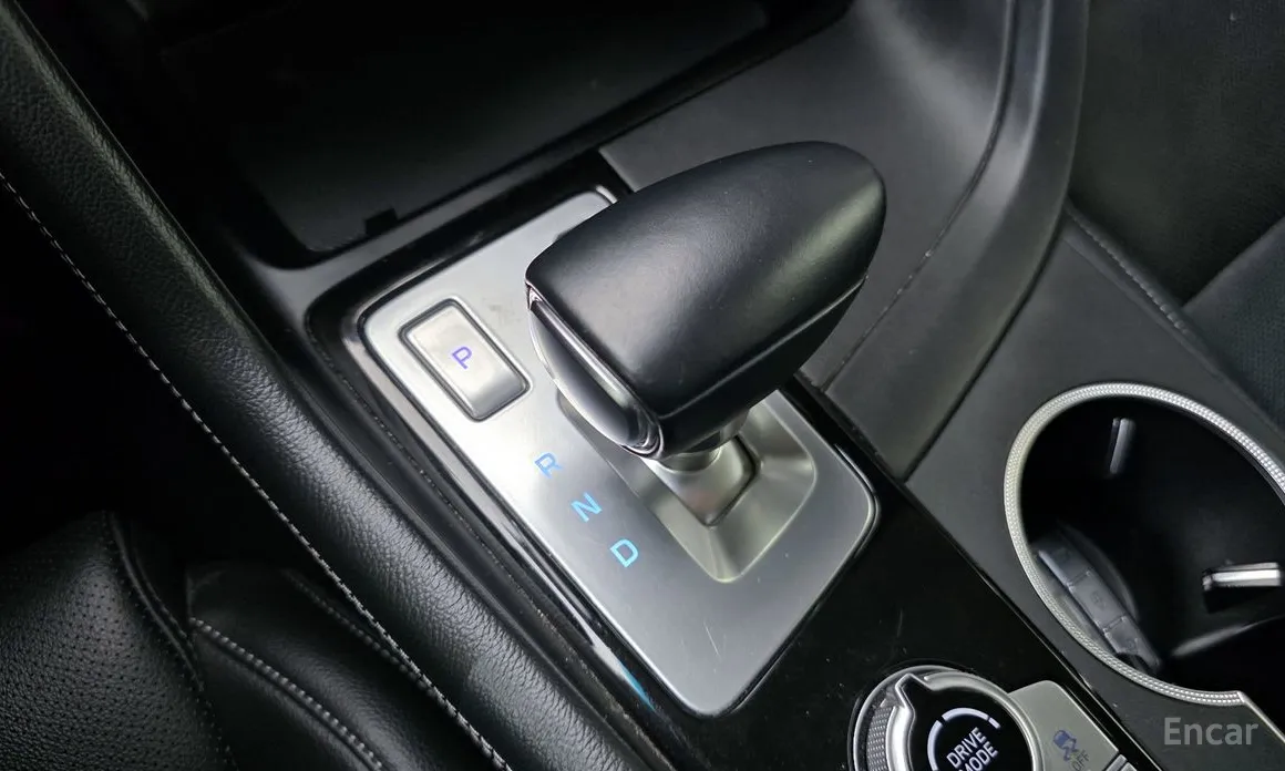 Фото 9 - Genesis G70