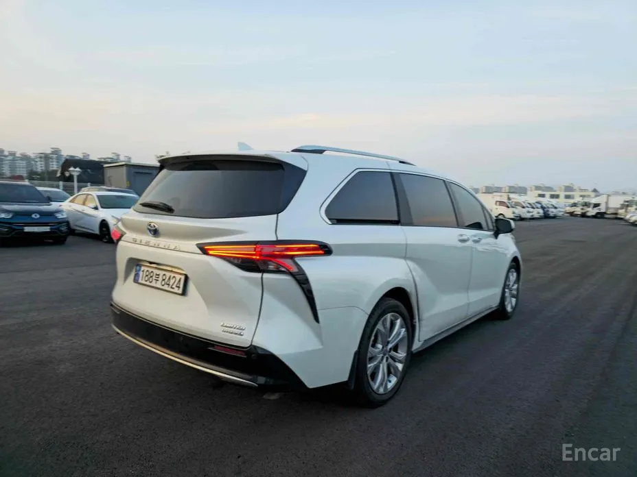 Фото 2 - Toyota Sienna