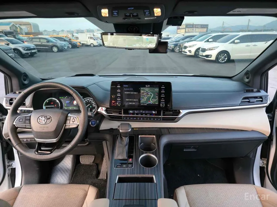 Фото 7 - Toyota Sienna