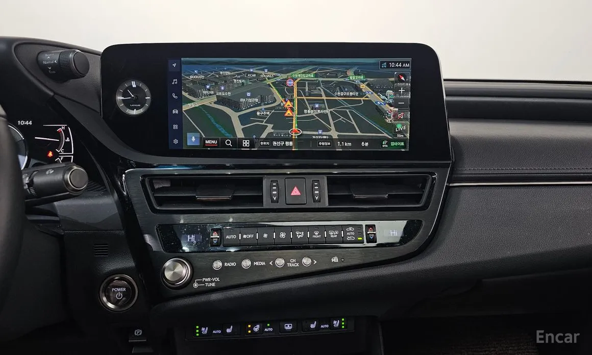 Фото 14 - Lexus ES