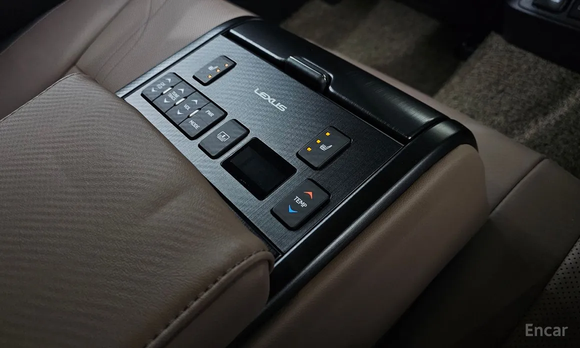 Фото 18 - Lexus ES