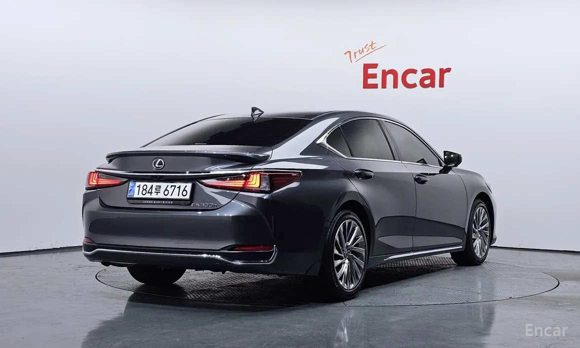 Фото 2 - Lexus ES