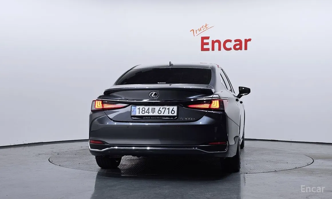 Фото 4 - Lexus ES