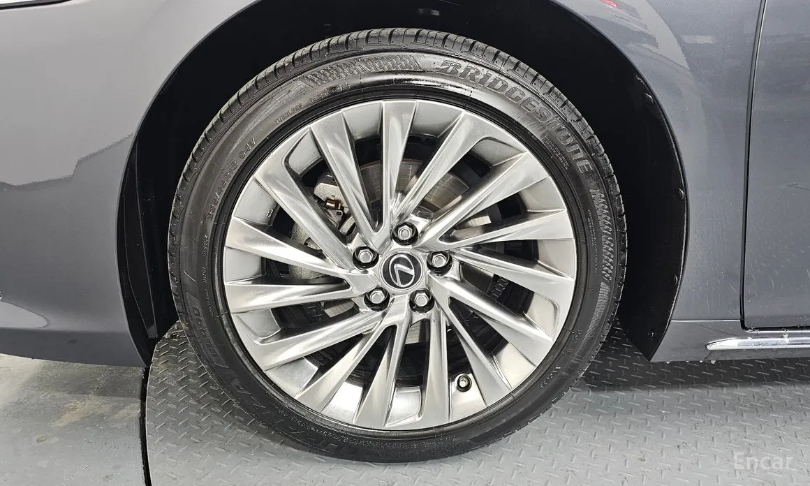 Фото 5 - Lexus ES