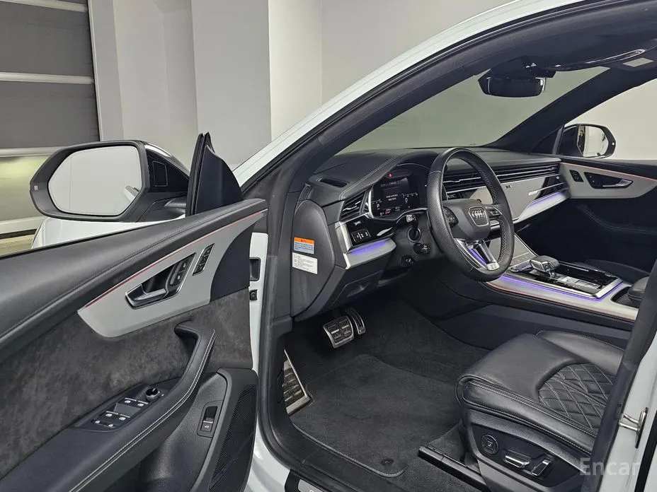 Фото 11 - Audi Q8