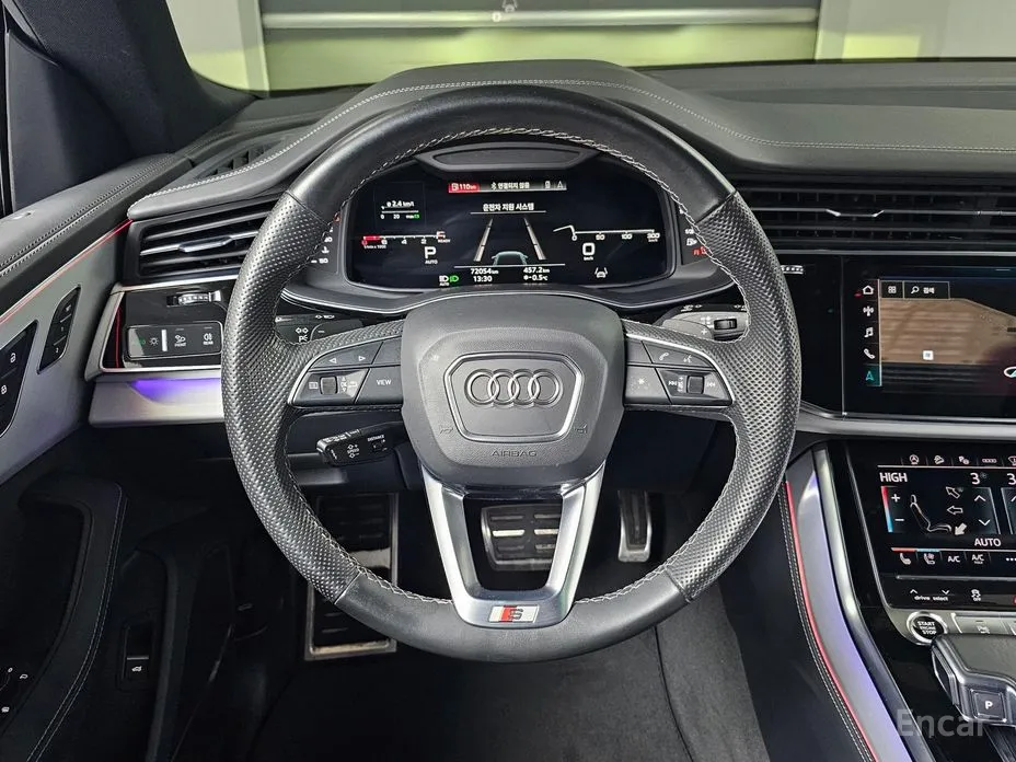 Фото 13 - Audi Q8