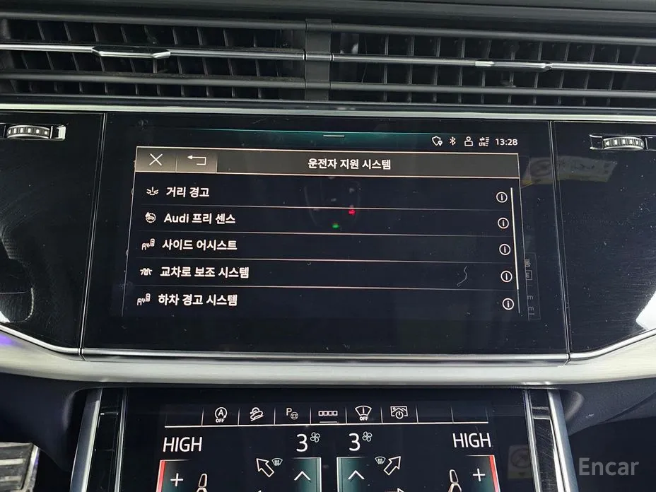 Фото 17 - Audi Q8