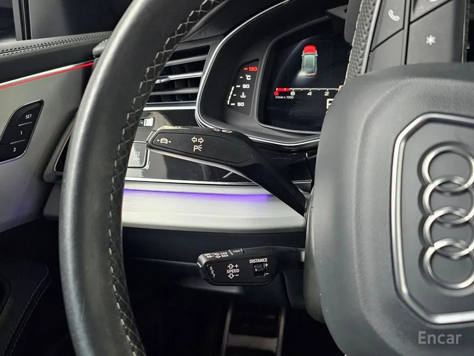 Фото 18 - Audi Q8