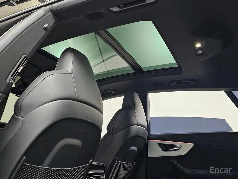 Фото 19 - Audi Q8