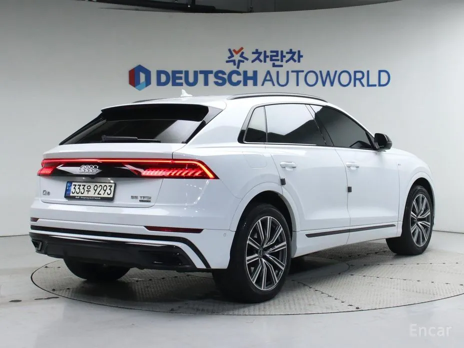 Фото 2 - Audi Q8