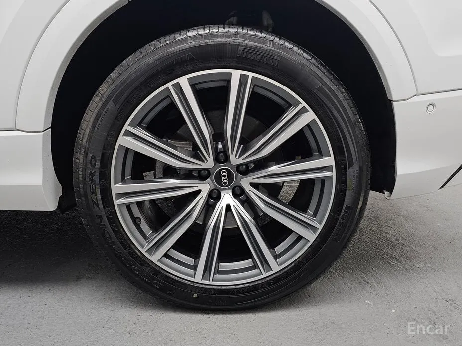 Фото 5 - Audi Q8