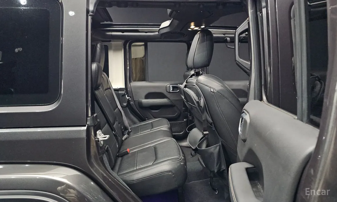 Фото 12 - Jeep Wrangler