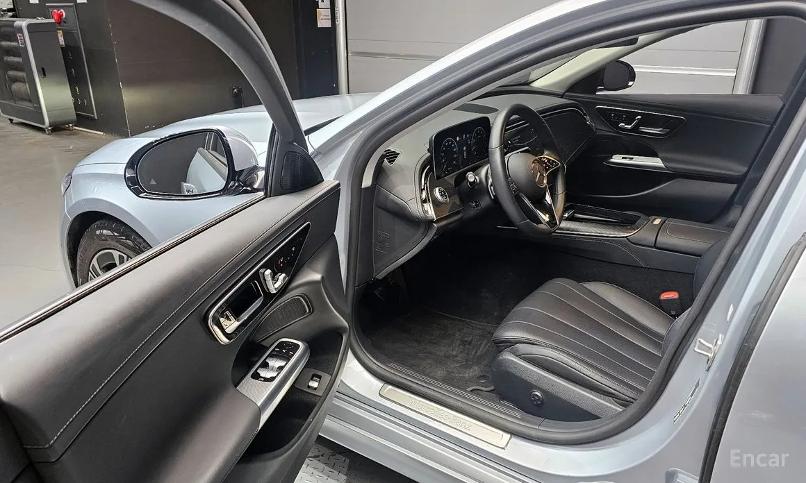 Фото 10 - Mercedes-Benz E-Class