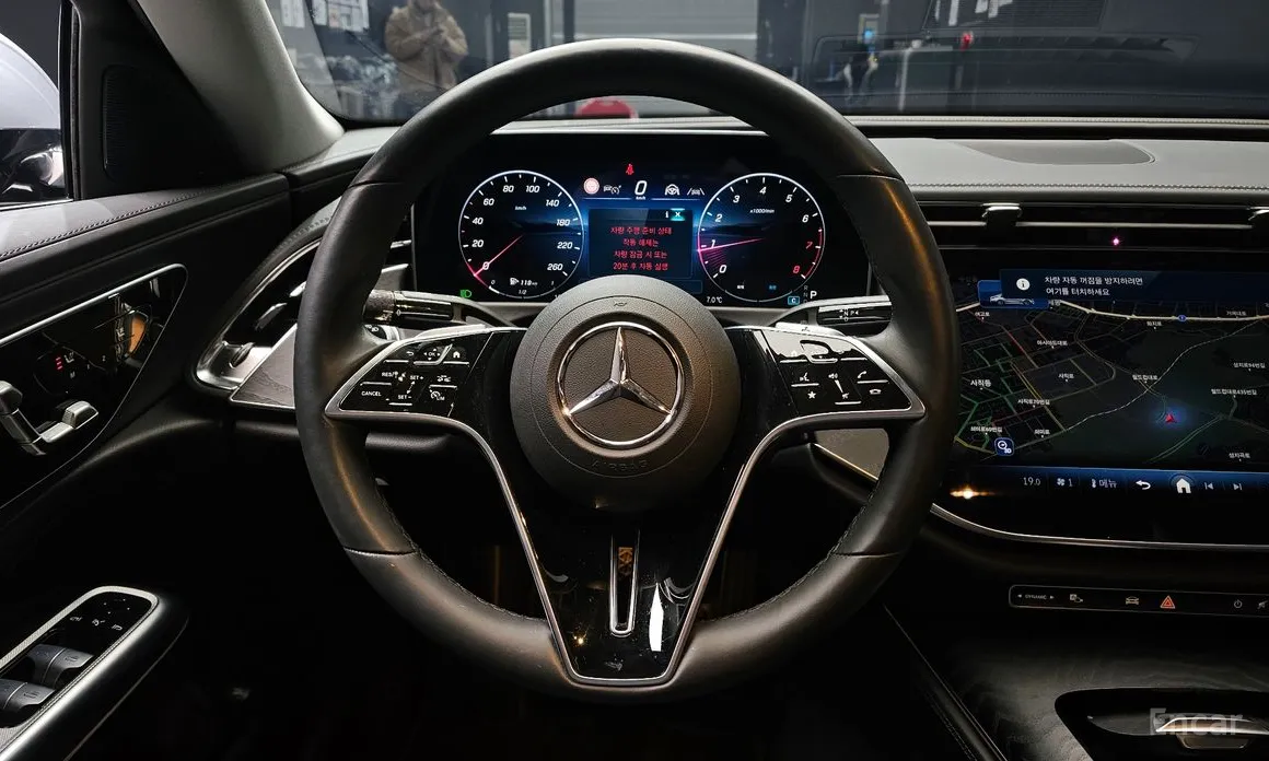 Фото 14 - Mercedes-Benz E-Class