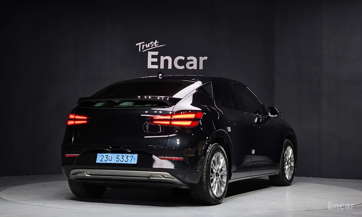 Фото 2 - Genesis GV60