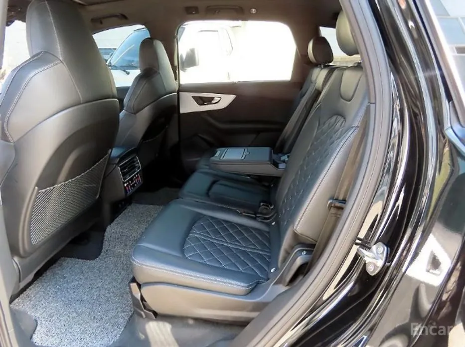 Фото 7 - Audi Q7