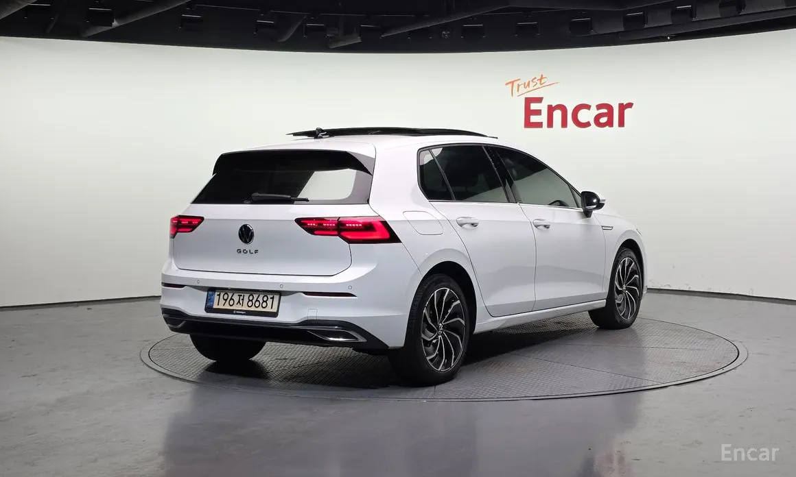 Фото 2 - Volkswagen Golf