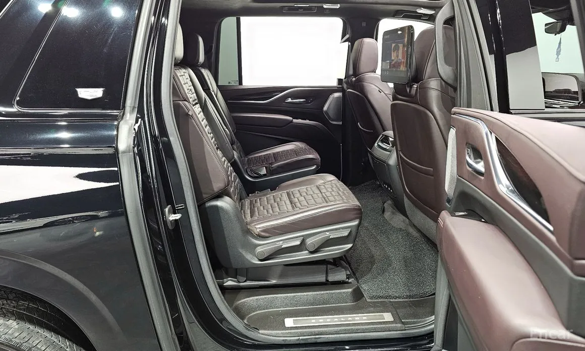 Фото 12 - Cadillac Escalade