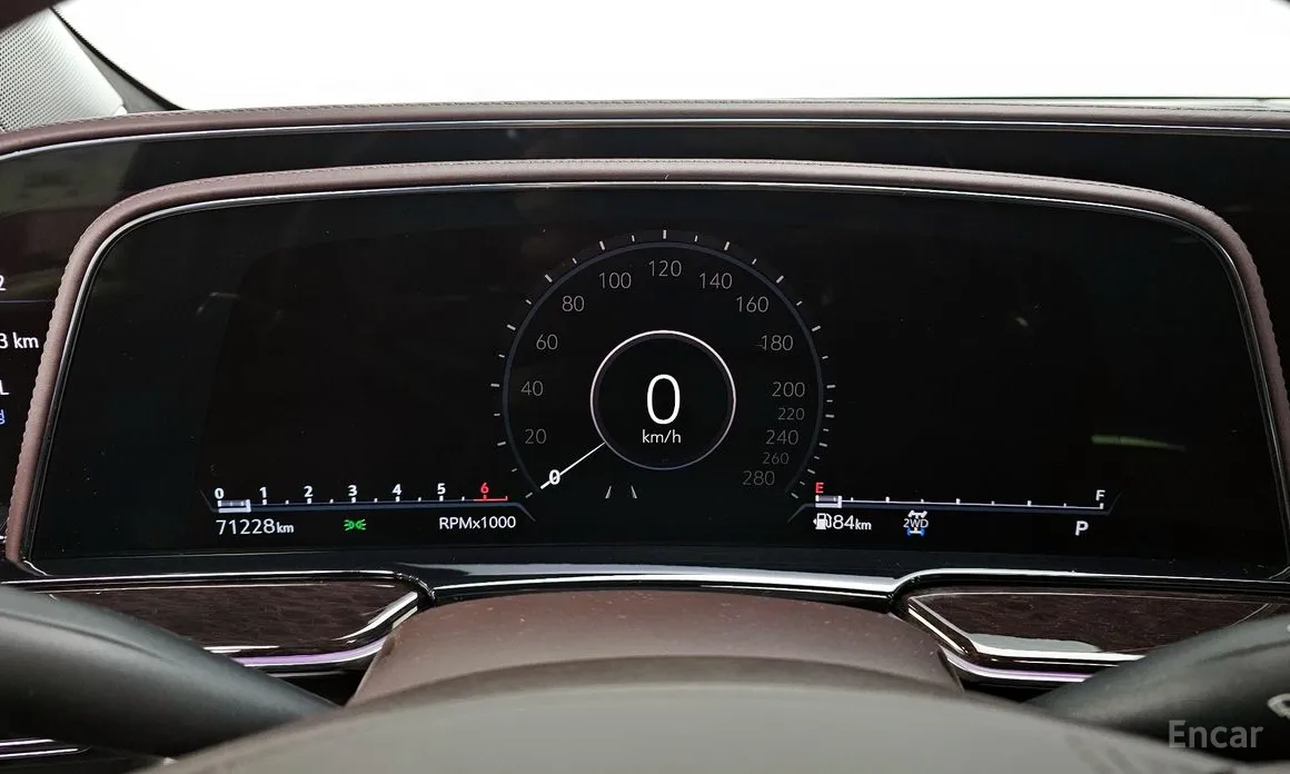 Фото 8 - Cadillac Escalade