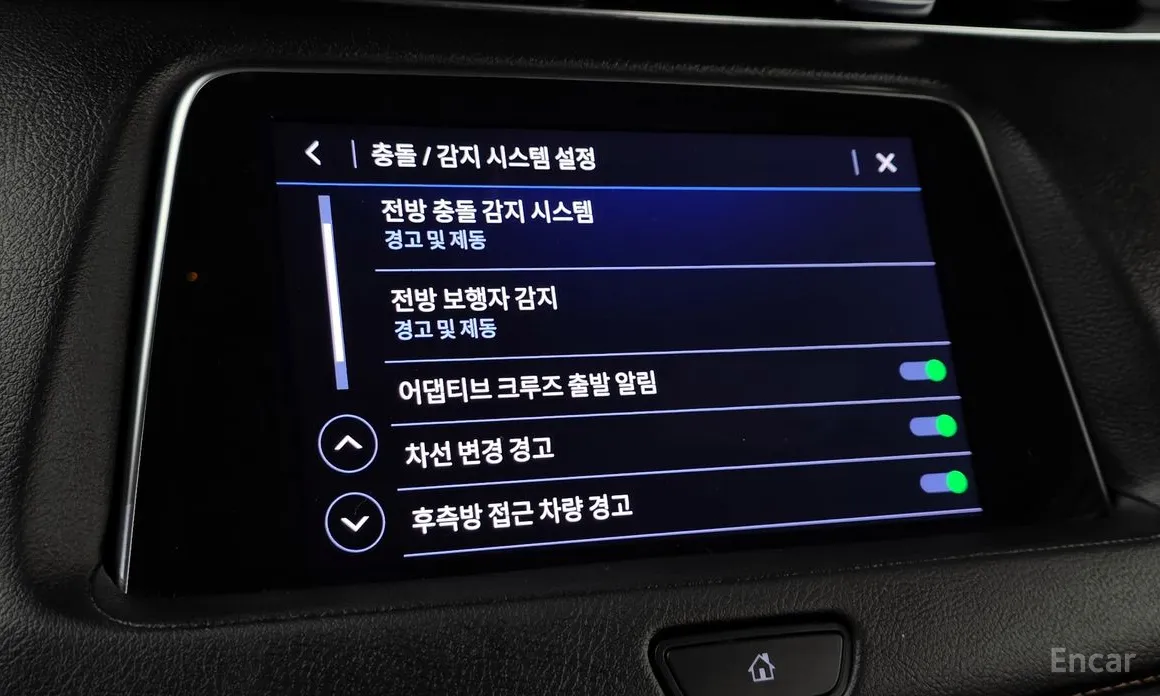 Фото 14 - Cadillac XT4