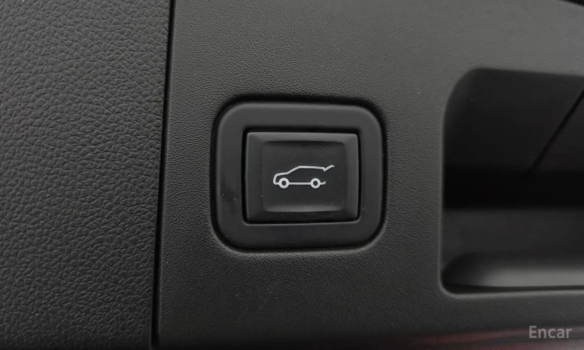 Фото 18 - Cadillac XT4