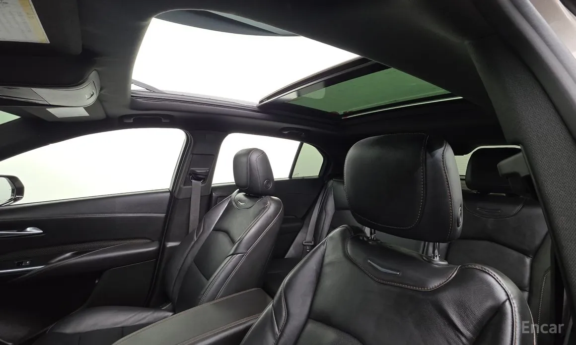 Фото 19 - Cadillac XT4