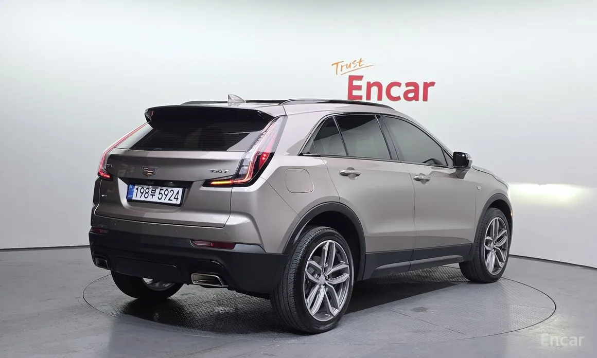 Фото 2 - Cadillac XT4