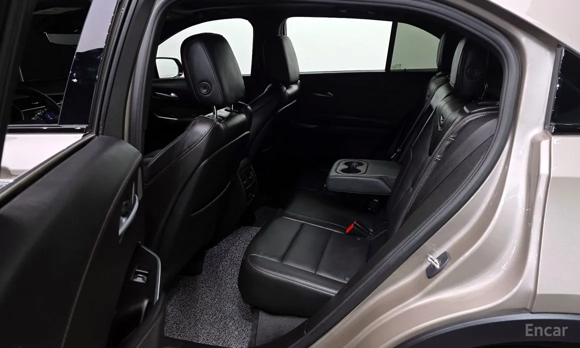 Фото 20 - Cadillac XT4