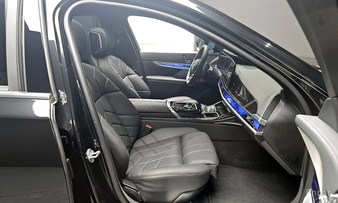 Фото 10 - BMW 7 Series