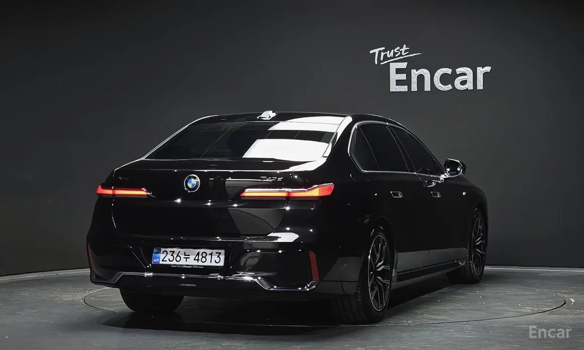 Фото 2 - BMW 7 Series