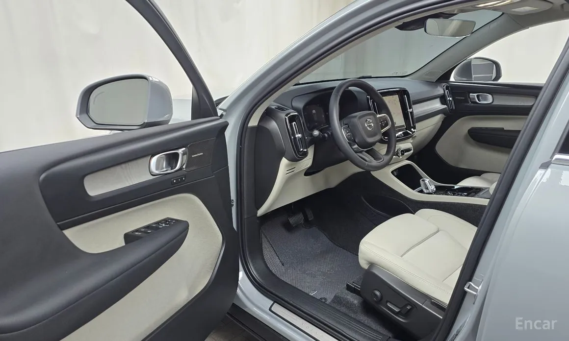 Фото 10 - Volvo XC40