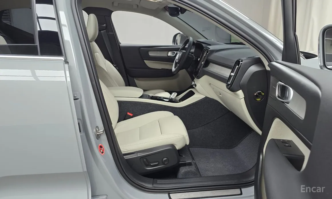 Фото 11 - Volvo XC40