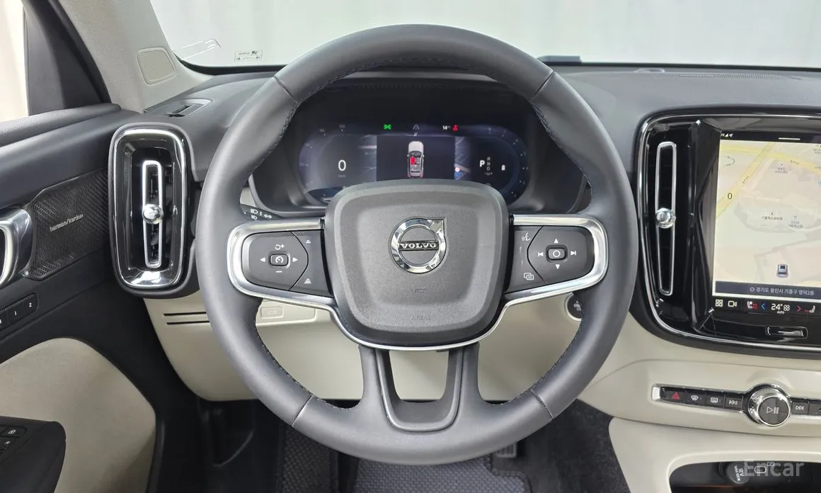 Фото 13 - Volvo XC40