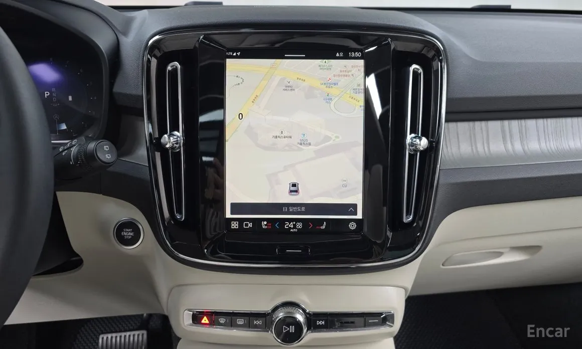 Фото 14 - Volvo XC40