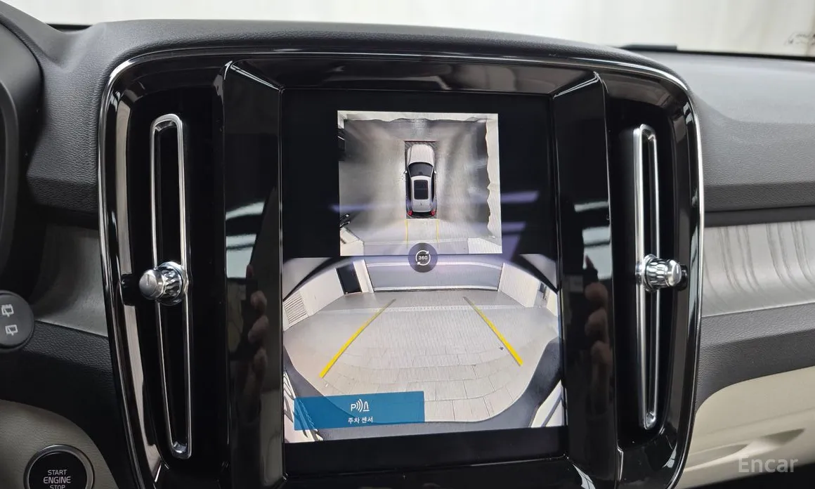 Фото 15 - Volvo XC40