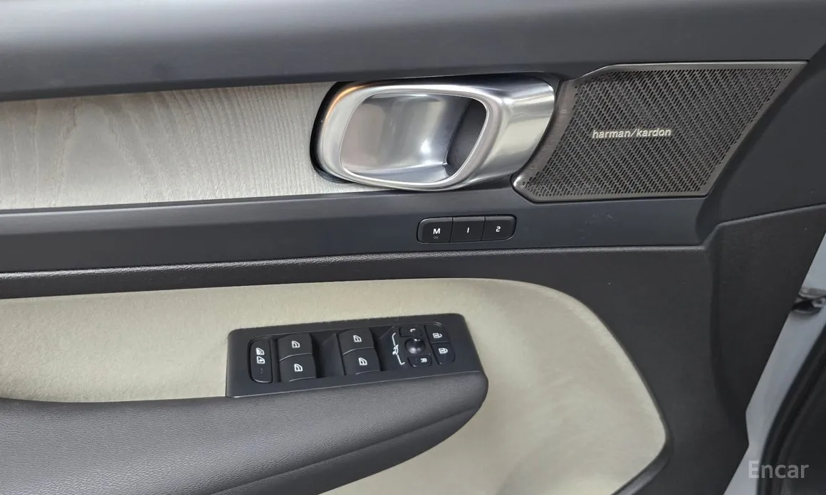 Фото 18 - Volvo XC40