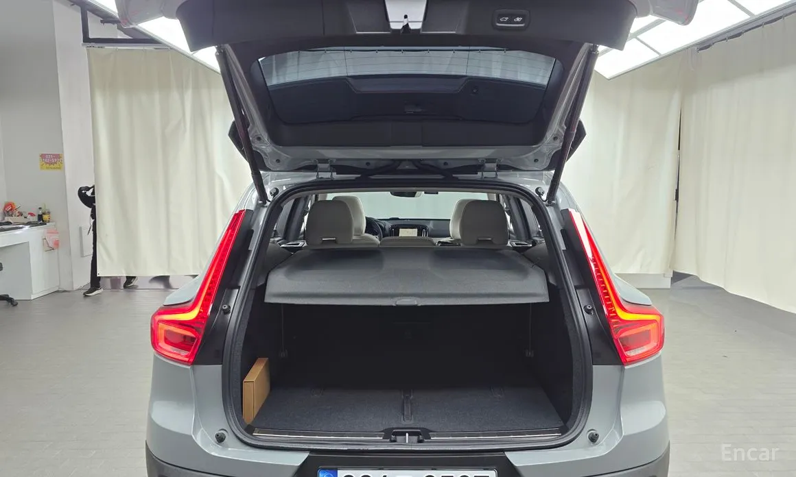 Фото 20 - Volvo XC40