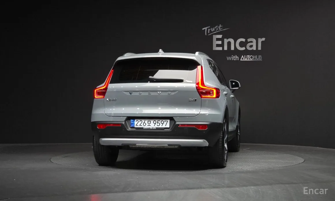 Фото 4 - Volvo XC40