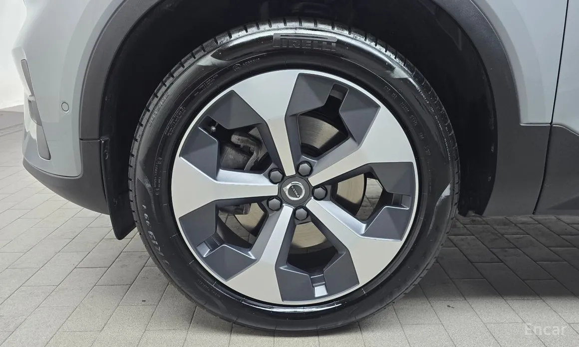 Фото 5 - Volvo XC40