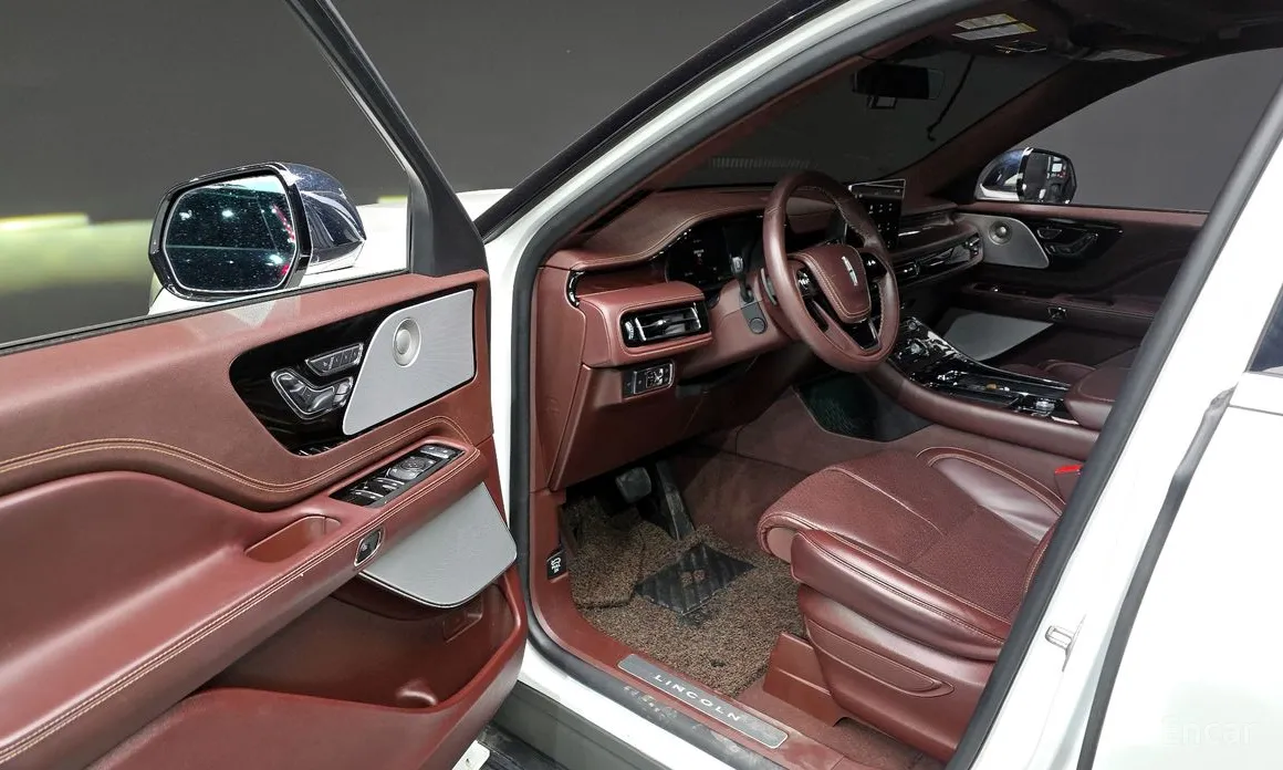 Фото 10 - Lincoln Aviator