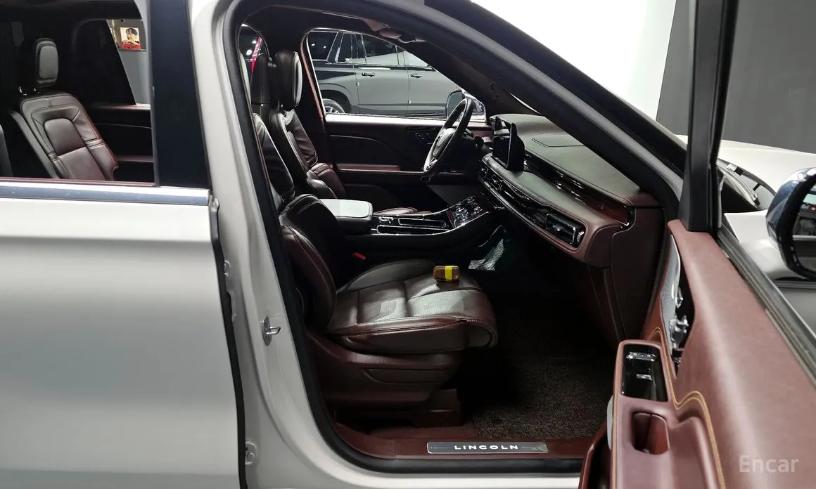 Фото 11 - Lincoln Aviator